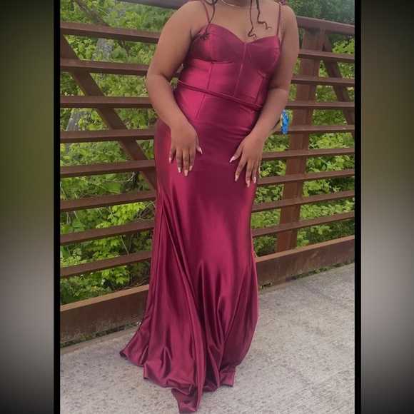 Satin burgundy corset dress - Picture 2 of 3